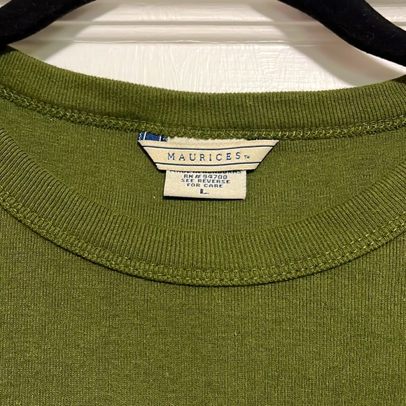 Super cute L tee! - Picture 2 of 2